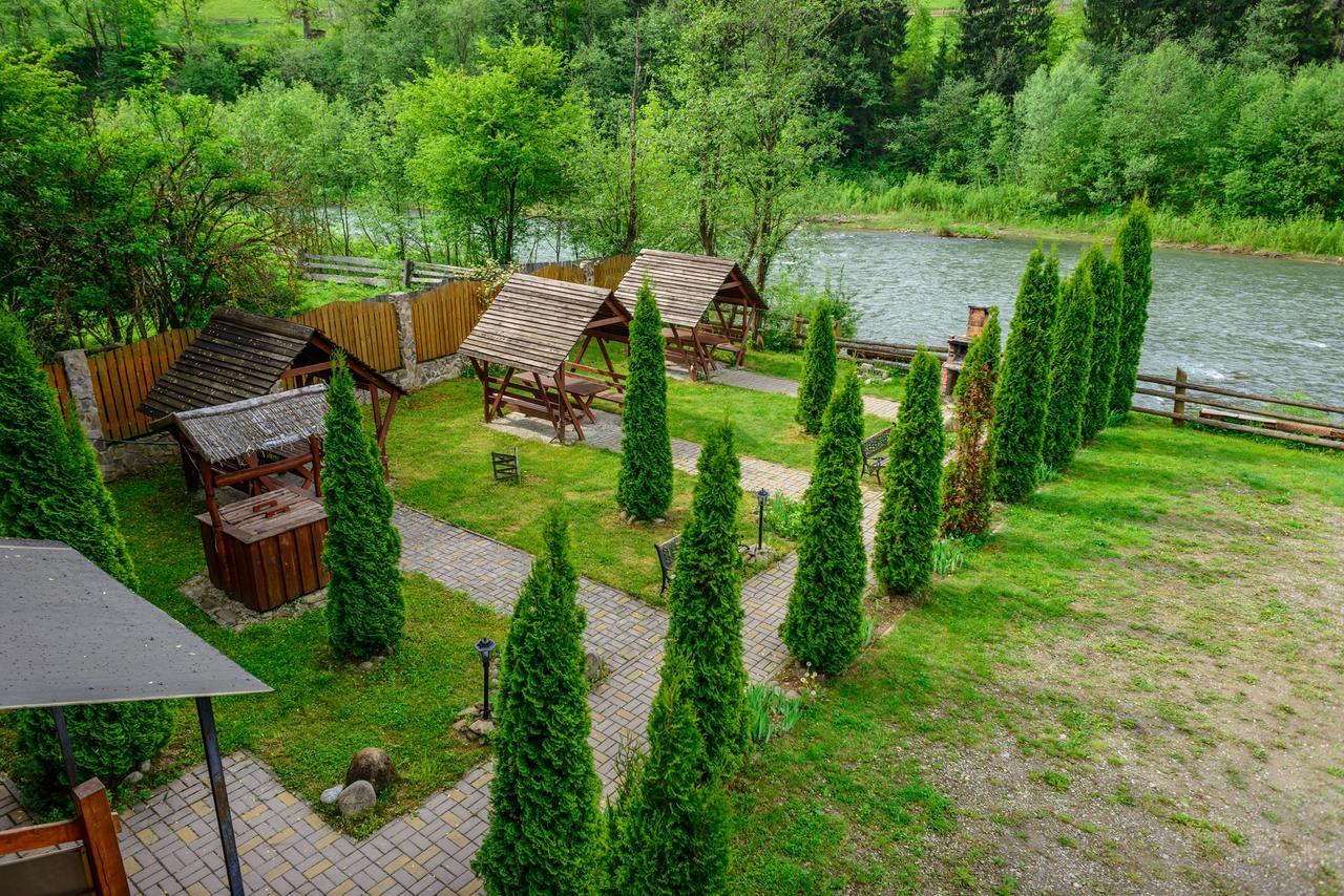 Отель На березі Черемошу Верховина Экстерьер фото